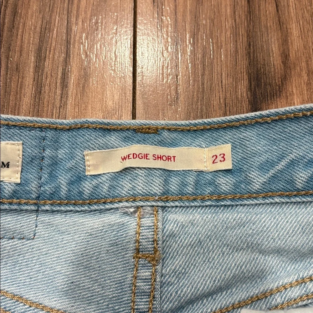Levis Sz 23 Wedgie Shorts Light Denim Jeans Summer Button Fly - Picture 3 of 10